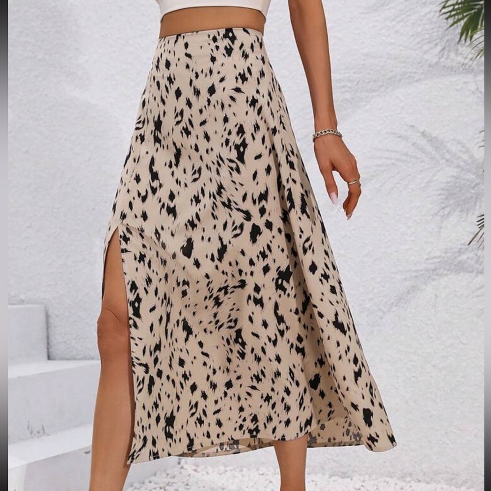 Maxi skirt with leopard print